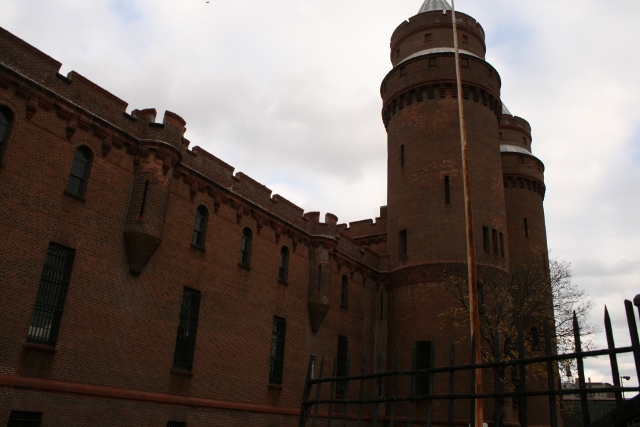 THE LEASE TO the Kingsbridge Armory (pictured) remains in escrow. File Photo