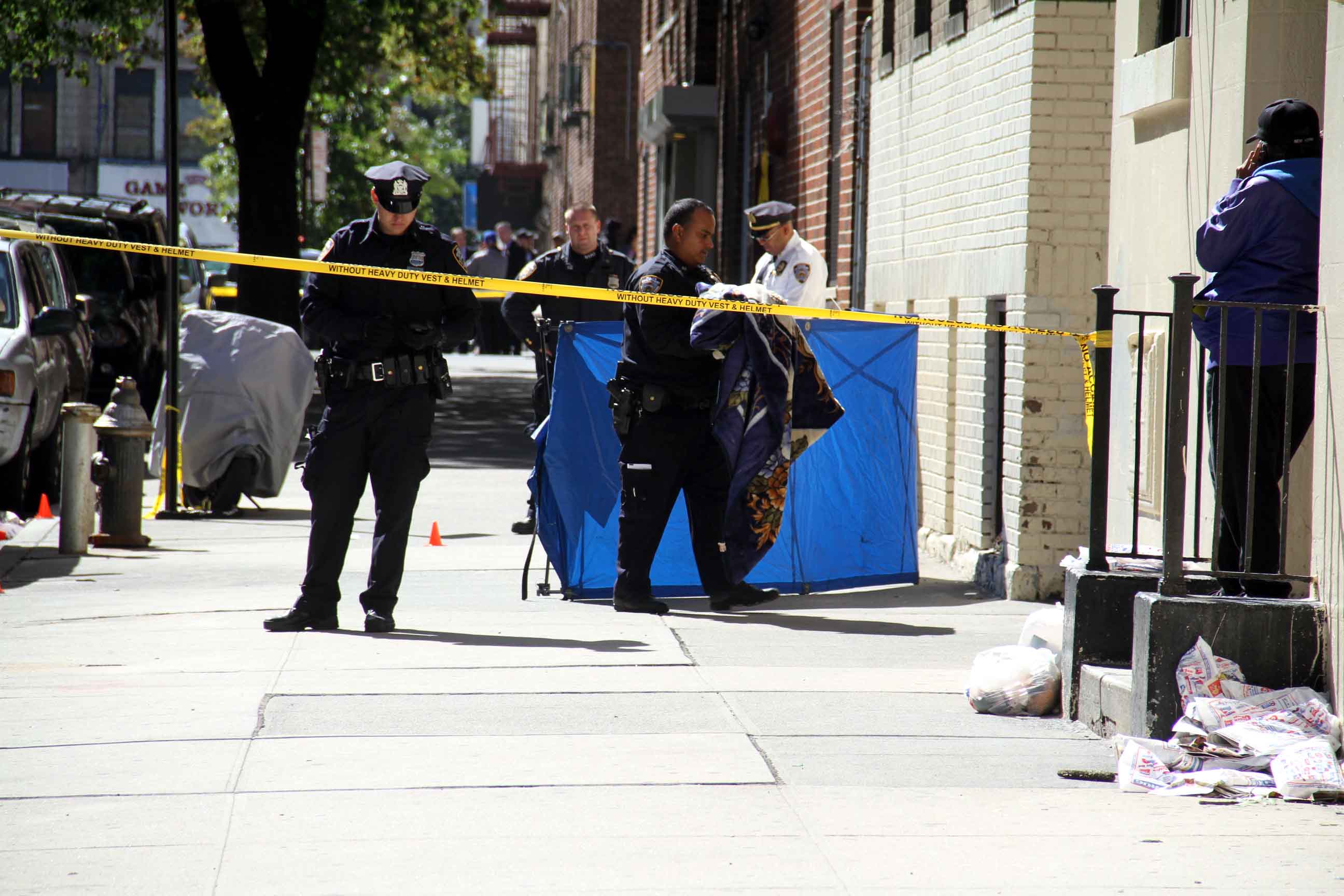 POLICE INVESTIGATE THE murder of Jennifer Ortiz outside of 2525 Morris Ave. in Fordham Heights.--Photo by David Greene