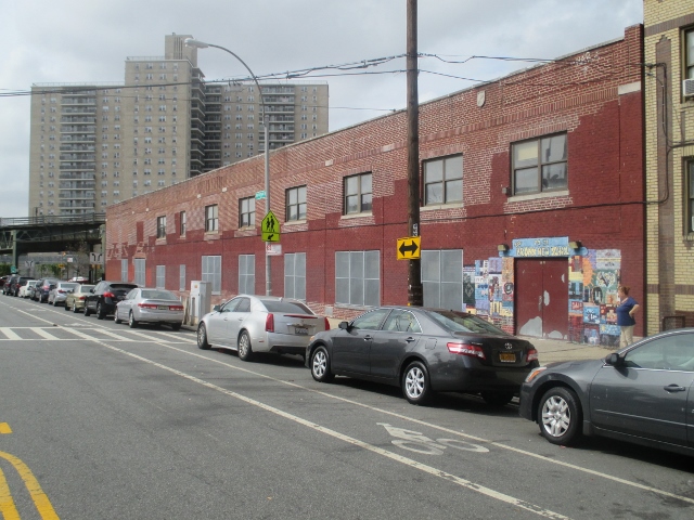 RESIDENTS ARE PROPOSING the previous site of PS 51 at 3200 Jerome Ave. for the Bronx's first animal shelter. Photo by Jasmine Gomez 